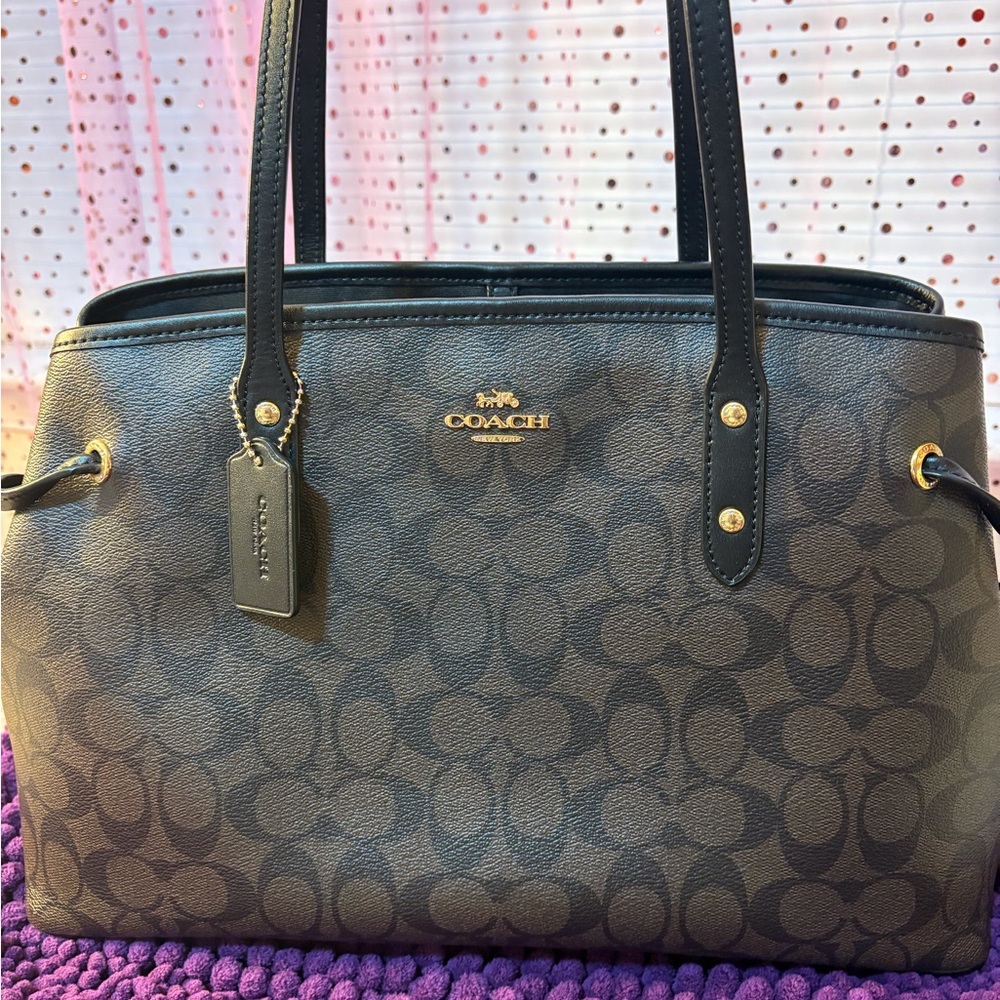 Coach Black and Brown Signature Shoulder Bag - Picture 3 of 9